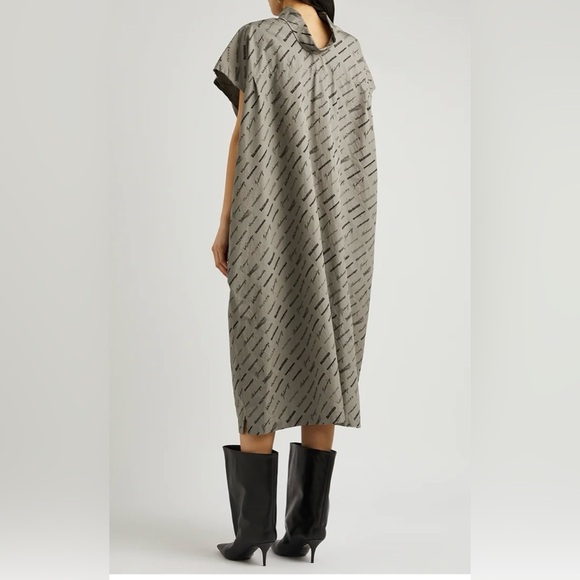 BALENCIAGA Gorgeous Logo all over written midi Poplin shirt dress Dust black - Picture 3 of 17